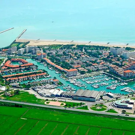 Colourful Studio With Shared Pool For 4 Guests Apartment Porto Santa Margherita di Caorle