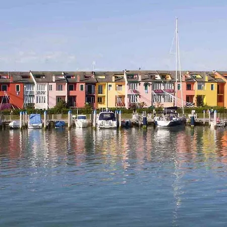 Colourful Studio With Shared Pool For 4 Guests * Porto Santa Margherita di Caorle