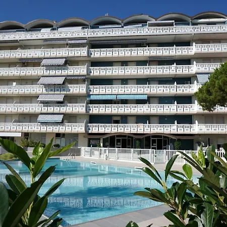 Colourful Studio With Shared Pool For 4 Guests Apartment *