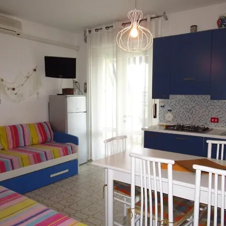 Apartment Colourful Studio With Shared Pool For 4 Guests