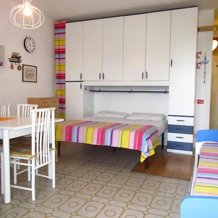 Colourful Studio With Shared Pool For 4 Guests Apartment Porto Santa Margherita di Caorle