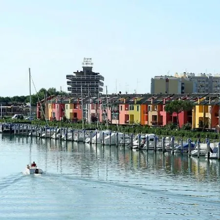 Colourful Studio With Shared Pool For 4 Guests Porto Santa Margherita di Caorle
